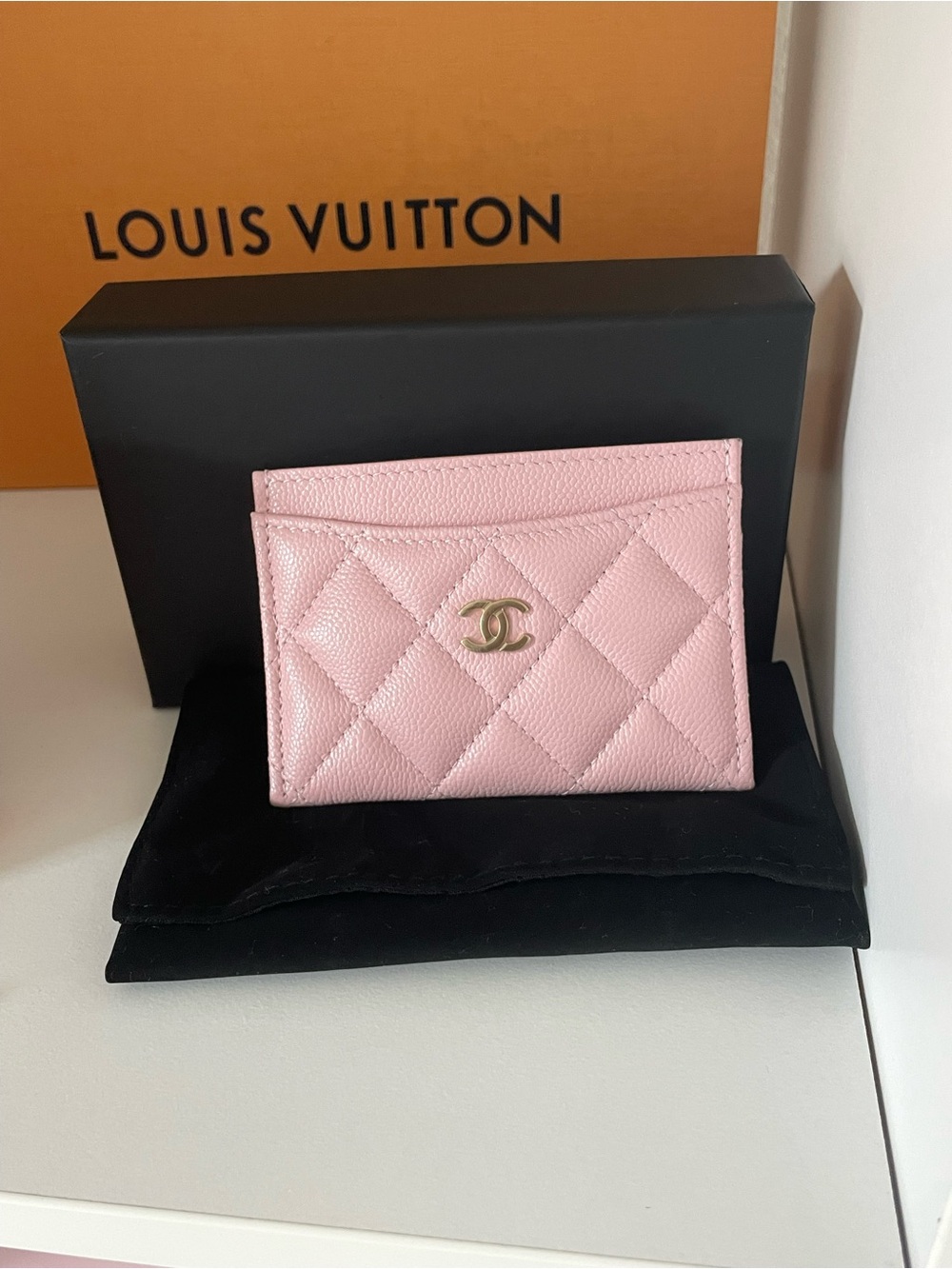 CHANEL Pink caviar card holder